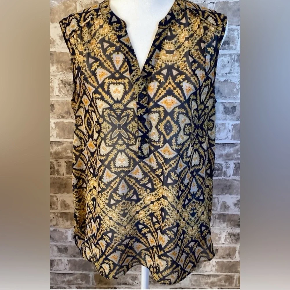 a.n.a. Sleeveless blouse. V-neck. Size L. Navy blue/mustard yellow/orange.